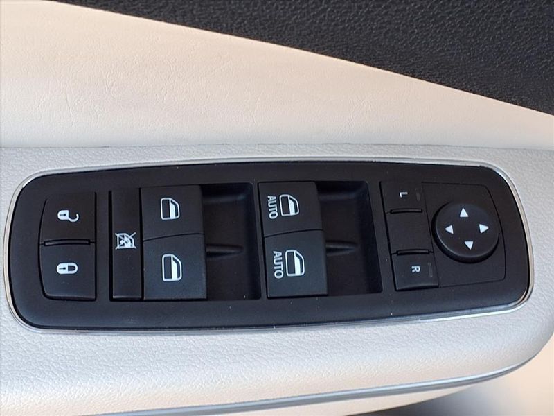 Used 2023 Chrysler 300 TouringImage 17