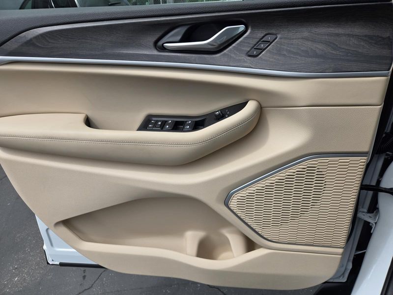 New 2026 Jeep Grand Cherokee L Limited 4x2