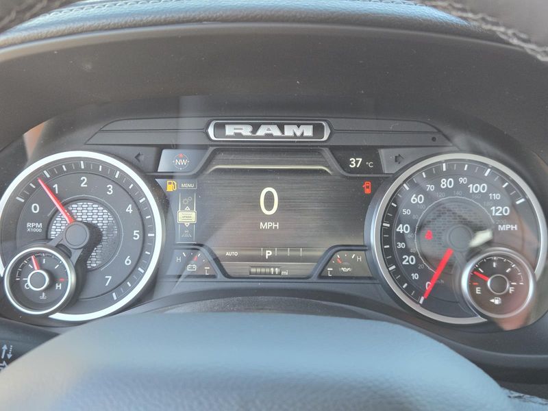 New 2026 RAM 1500 Laramie Crew Cab 4x2 5'7' Box