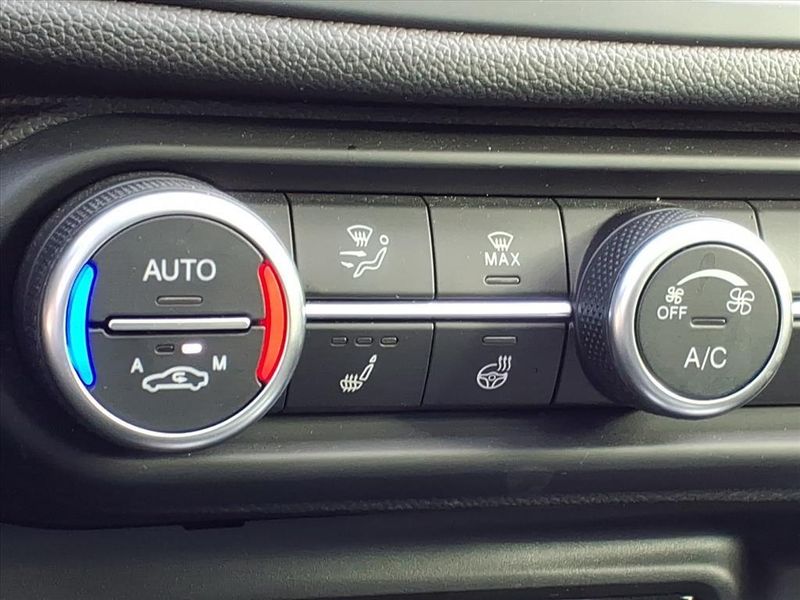 Used 2022 Alfa Romeo Giulia TiImage 22