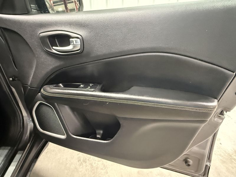 Used 2019 Jeep Compass LimitedImage 9