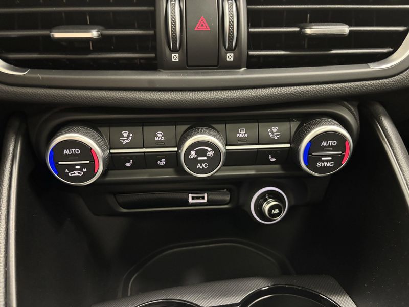 New 2025 Alfa Romeo Giulia Intensa AwdImage 14