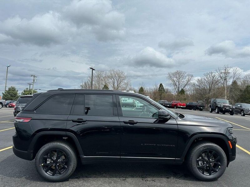 2025 Jeep Grand Cherokee Altitude X 4x4Image 7