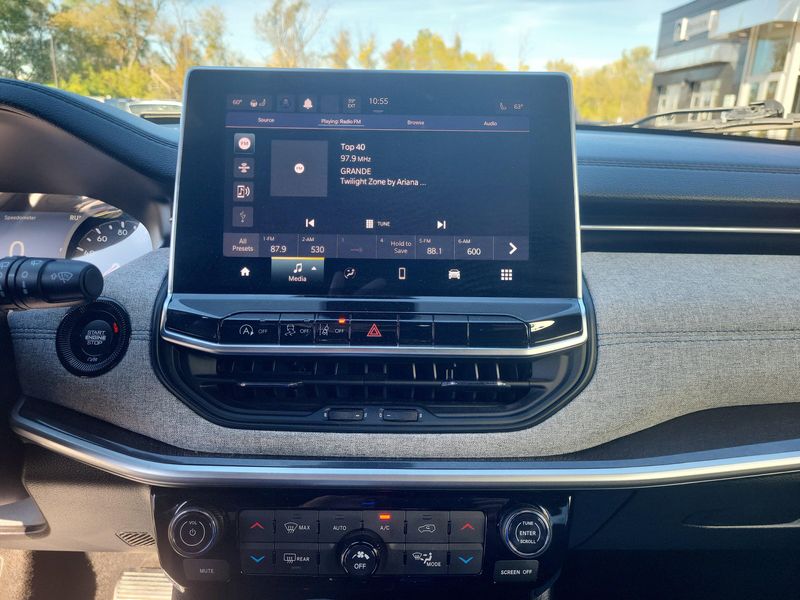 Used 2023 Jeep Compass LatitudeImage 7