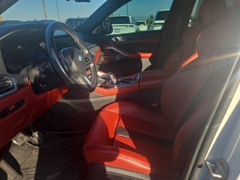 Used 2023 BMW X6 M BaseImage 9