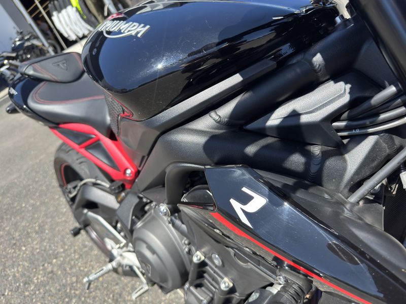 2019 Triumph Street Triple R LRH - JET BLACK 