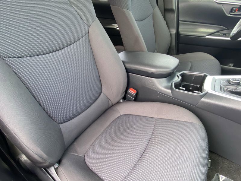 2022 Toyota RAV4 LEImage 13