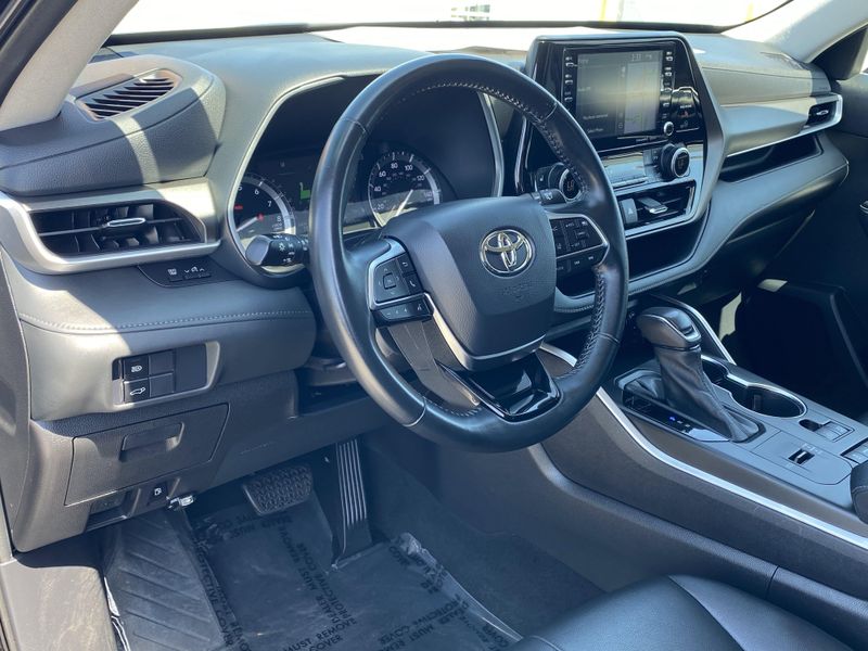 2021 Toyota Highlander XLEImage 17