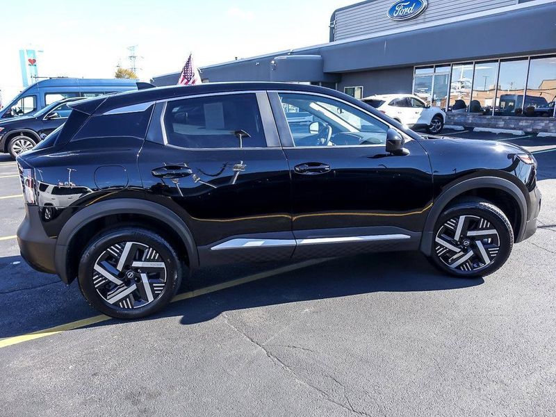 2025 Nissan Kicks SV photo 3