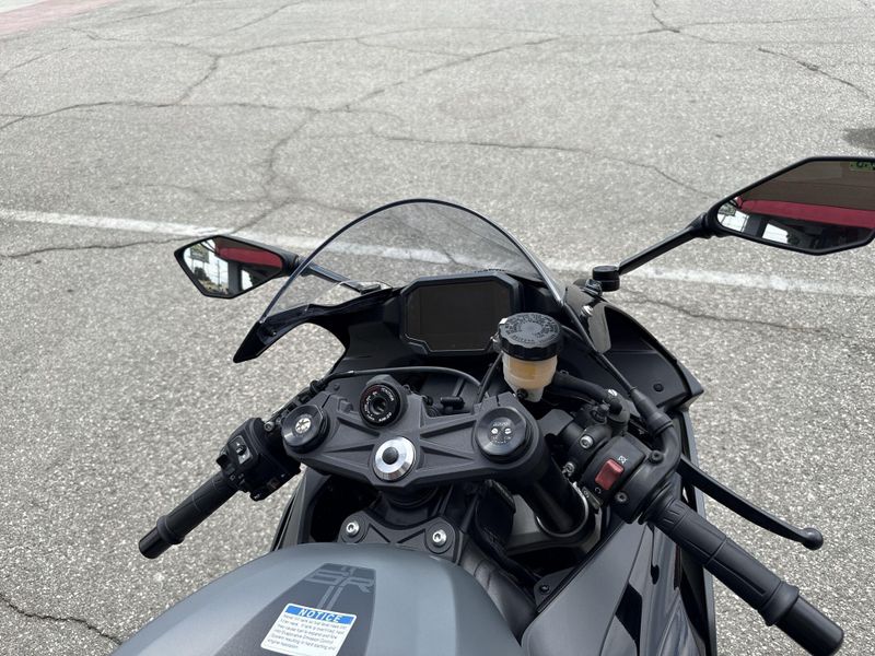 Used 2025 Kawasaki NINJA ZX-6R Image 14