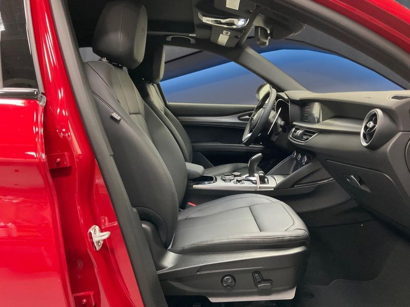 New 2025 Alfa Romeo Stelvio AwdImage 11
