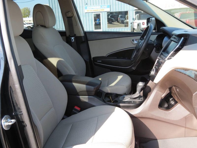 Used 2017 Hyundai Santa Fe Sport 2.4L AWD 4dr SUVImage 30