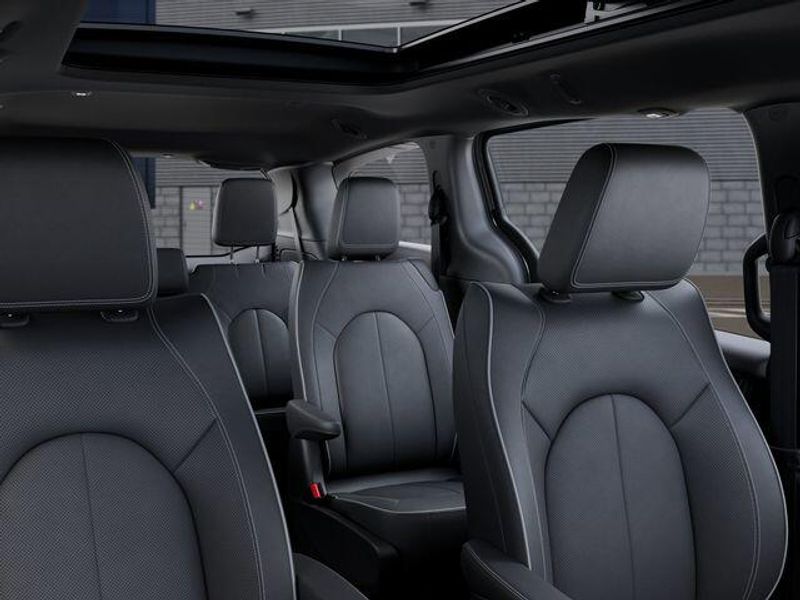 New 2027 Chrysler Pacifica LimitedImage 26