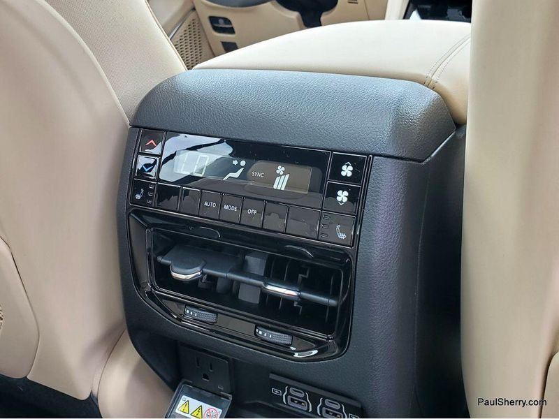 2025 Jeep Grand Cherokee L Limited 4x4Image 48
