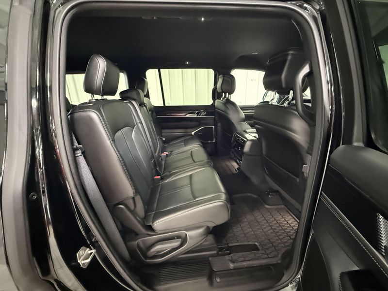 2024 Jeep Wagoneer Image 11