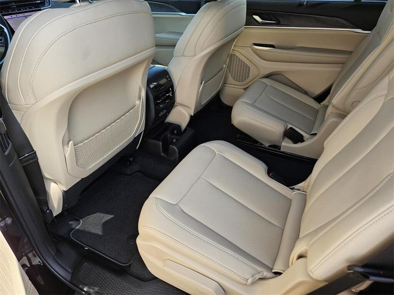 2025 Jeep Grand Cherokee L Limited 4x4Image 26