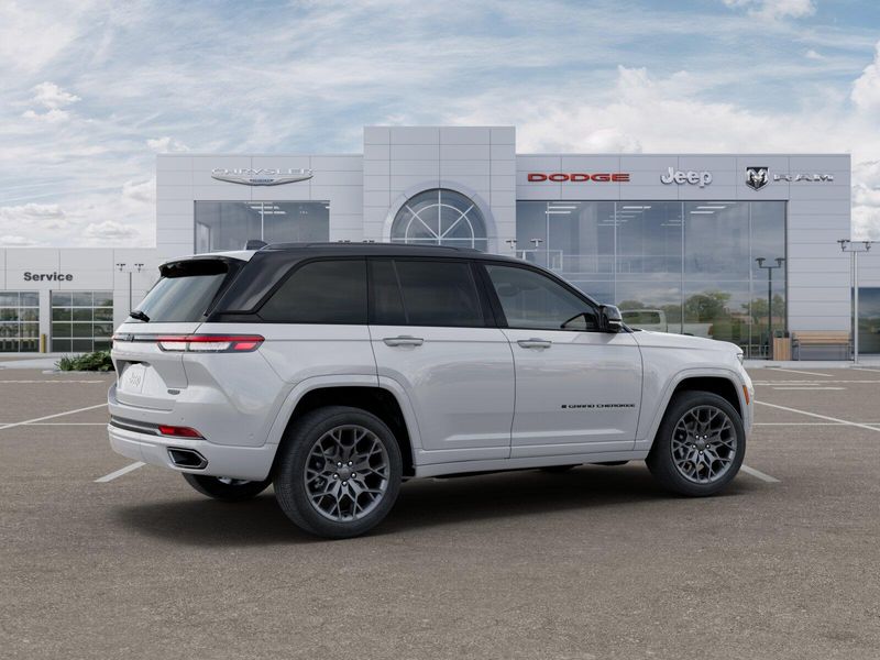 New 2025 Jeep Grand Cherokee Summit Reserve 4x4Image 2