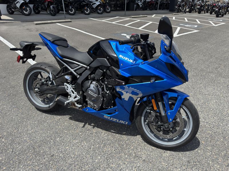 2024 Suzuki GSX-8R - METALLIC TRON BLUE 