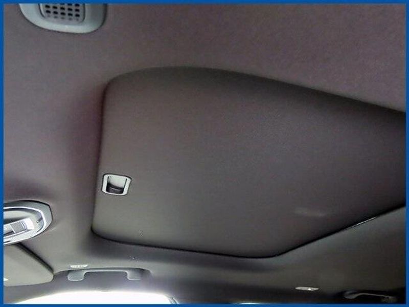 New 2025 Jeep Grand Cherokee Altitude XImage 14