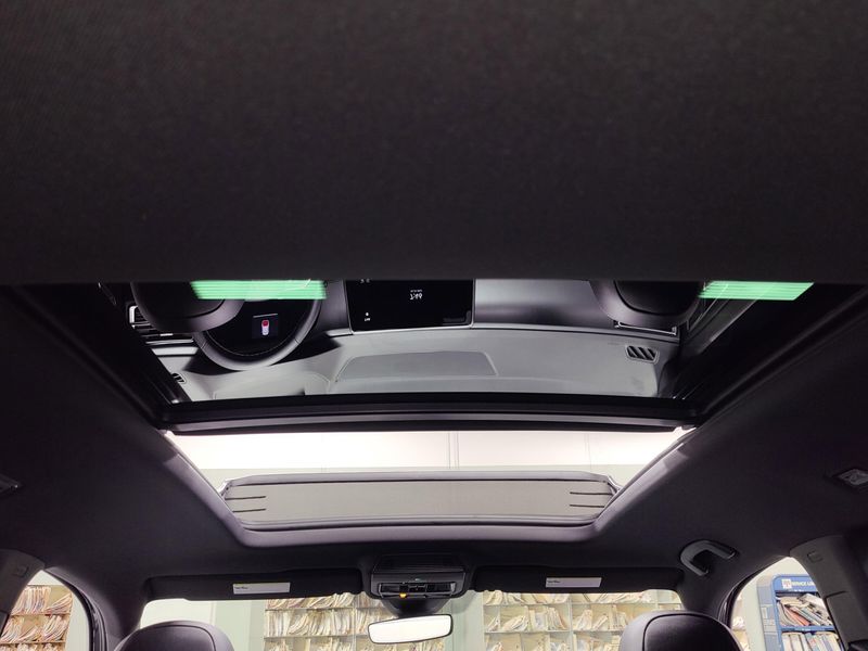 Used 2025 Volkswagen Atlas Cross Sport SEL AWD w/Sunroof & NavImage 7