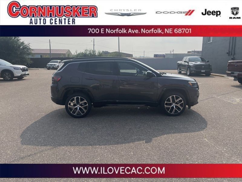 2024 Jeep Compass Limited 4x4Image 1