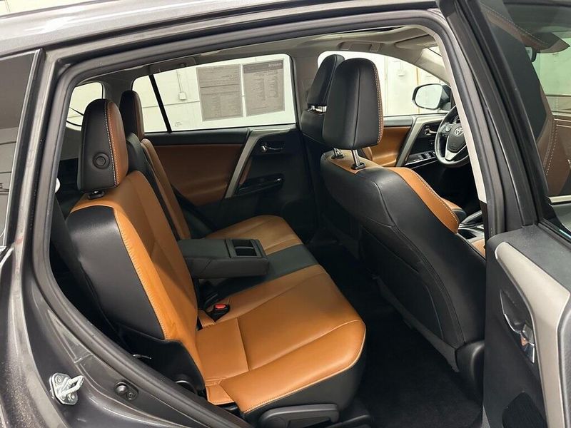 2018 Toyota RAV4 LimitedImage 30