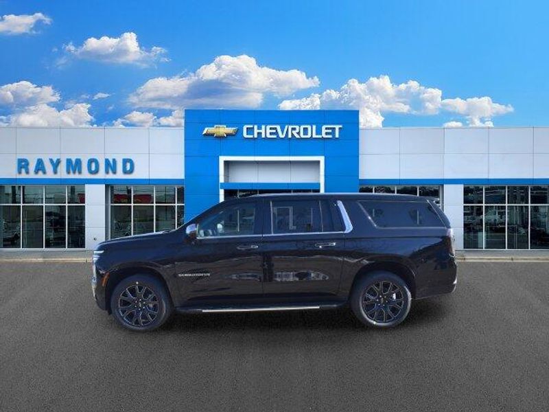 New 2026 Chevrolet Suburban PremierImage 7