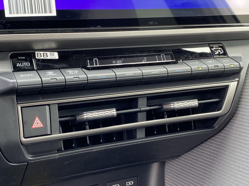 2025 Toyota Camry Image 17