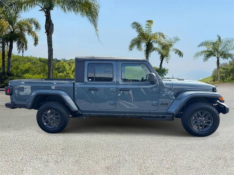 New 2026 Jeep Gladiator Sport S 4x4