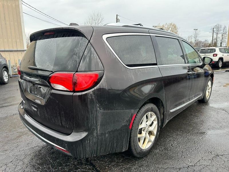 2017 Chrysler Pacifica Touring L PlusImage 14