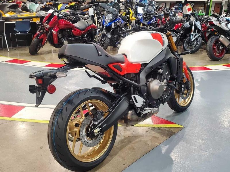 2024 Yamaha XSR900 Image 10