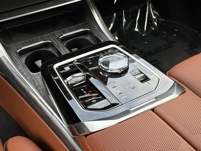 2025 BMW 7 Series 760i xDriveImage 25