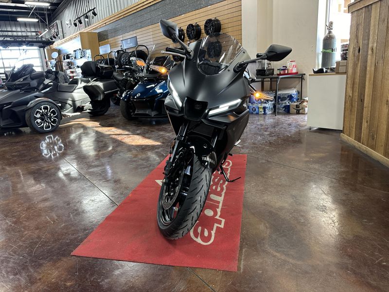 2025 Yamaha YZFR3 ABS MATTE STEALTH BLACKImage 9