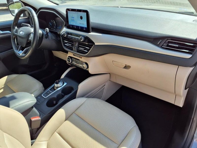 2021 Ford Escape SEL Hybrid photo 7