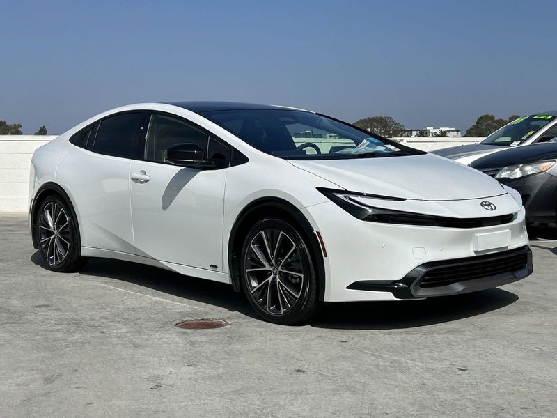 2024 Toyota Prius XLEImage 2