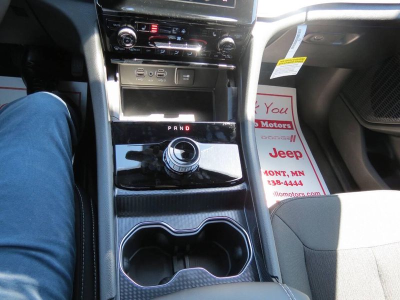 New 2026 Jeep Grand Cherokee Laredo X 4x4Image 15