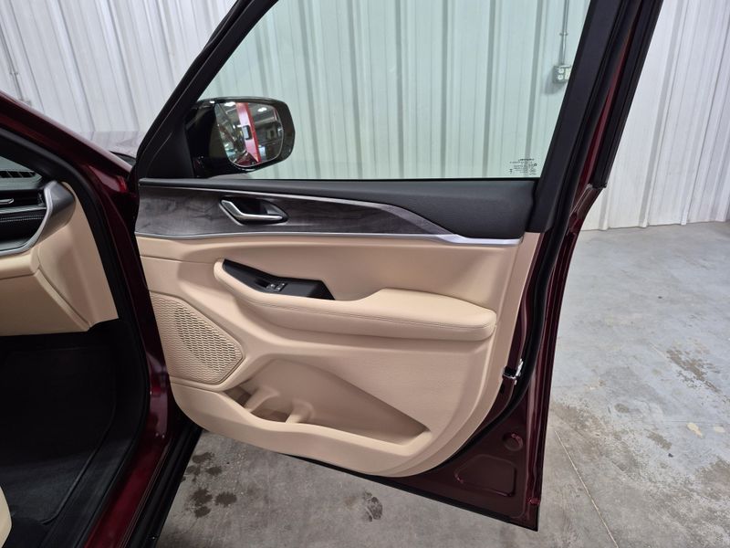 2025 Jeep Grand Cherokee Limited 4x4Image 11