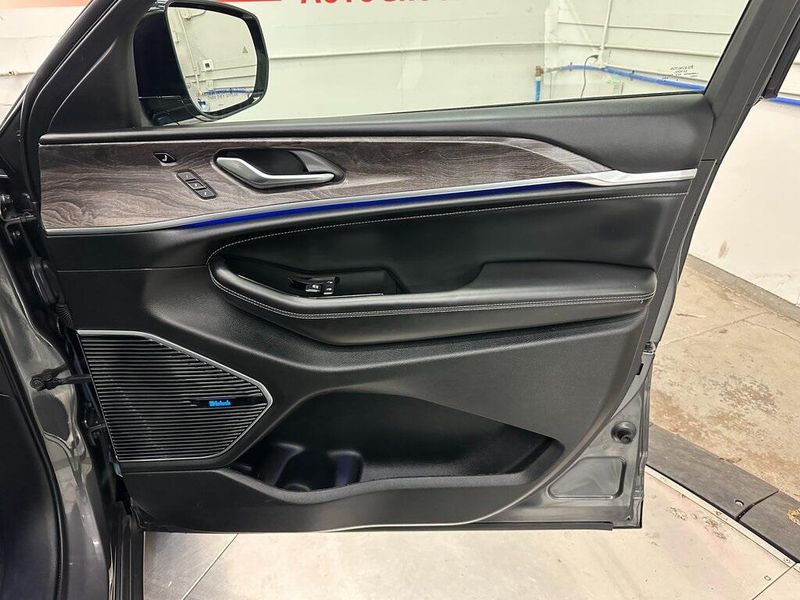2021 Jeep Grand Cherokee Overland photo 26