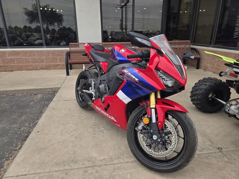 USED 2024 HONDA CBR1000RR BASE Image 1