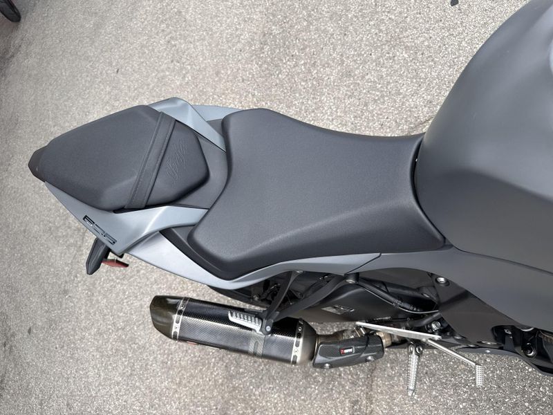 Used 2025 Kawasaki NINJA ZX-6R Image 17