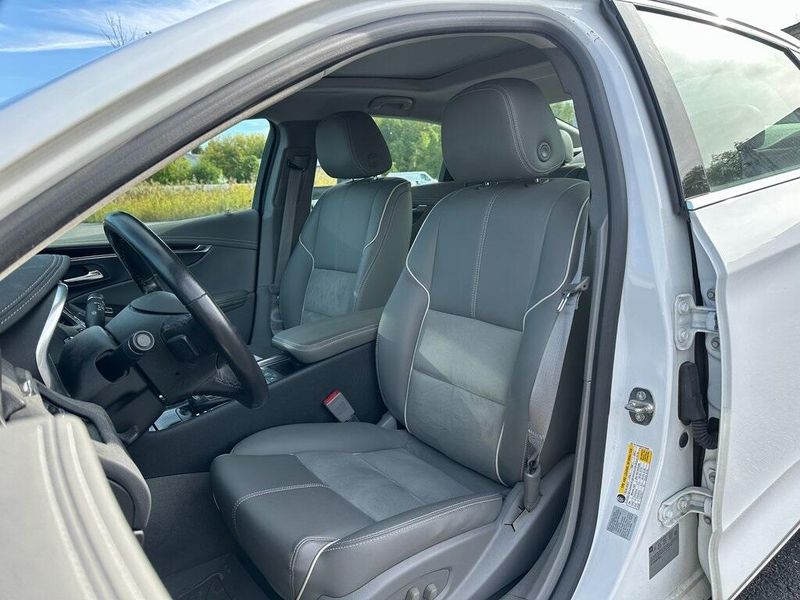 2015 Chevrolet Impala 2LT photo 17