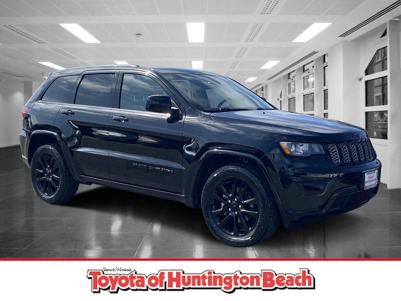2017 Jeep Grand Cherokee AltitudeImage 1