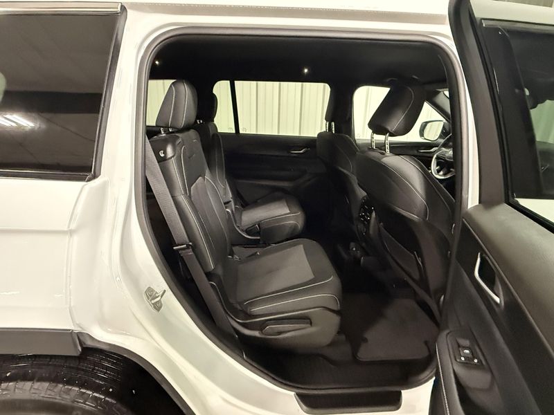 Used 2024 Jeep Grand Cherokee L LaredoImage 13