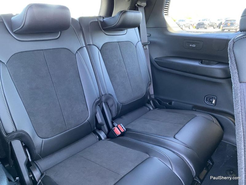 New 2026 Jeep Grand Cherokee L Laredo Altitude 4x4