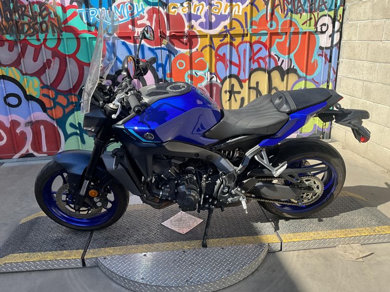 Used 2025 Yamaha MT-09 CA Image 2