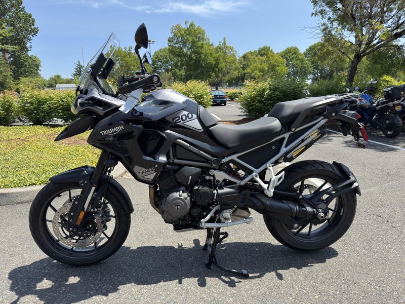 2025 Triumph Tiger 1200 GT Pro - SAPPHIRE BLACK 