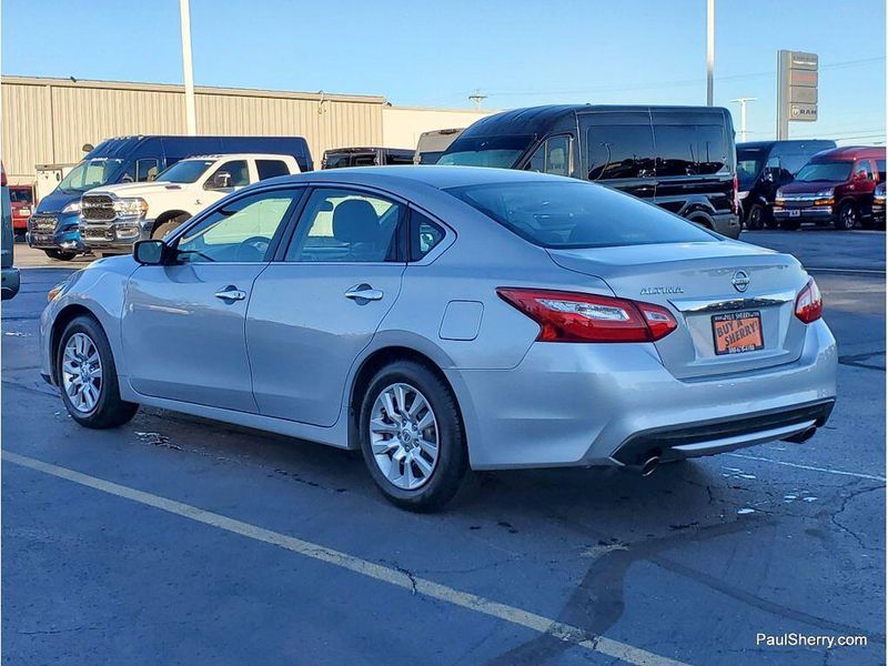 2016 Nissan Altima 2.5 SImage 9