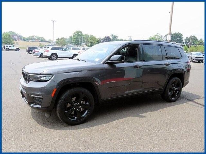 Used 2022 Jeep Grand Cherokee L LimitedImage 1