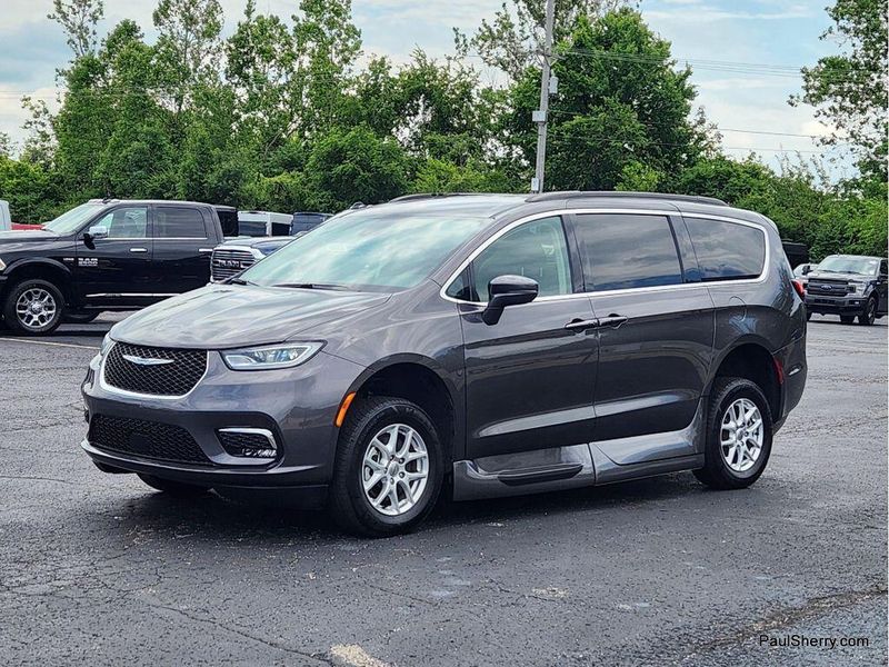 Used 2022 Chrysler Pacifica Touring L