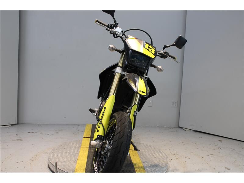 2022 Suzuki DRZ400 Image 4
